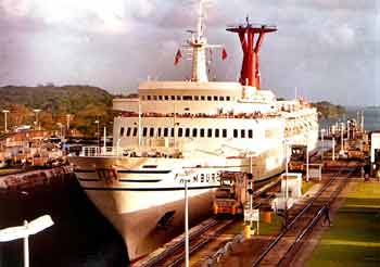 40-TS-Hamburg-Panama-Kanal